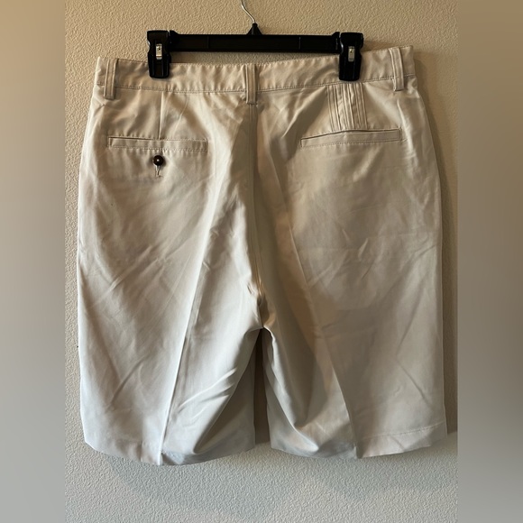 Adidas Gray ClimaLite Lightweght 3 Stripes Golf Shorts 34” Waist - Picture 4 of 4